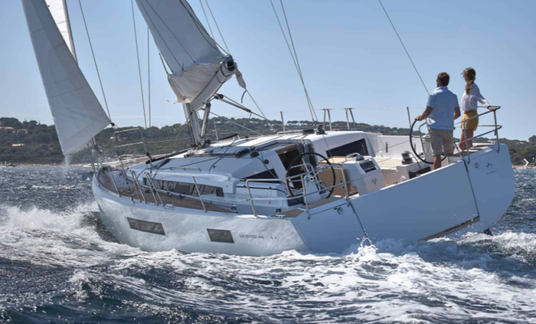 Velero Jeanneau Sun Odyssey 440 navegando
