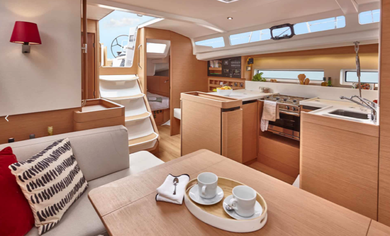 Velero Jeanneau Sun Odyssey 440 interior